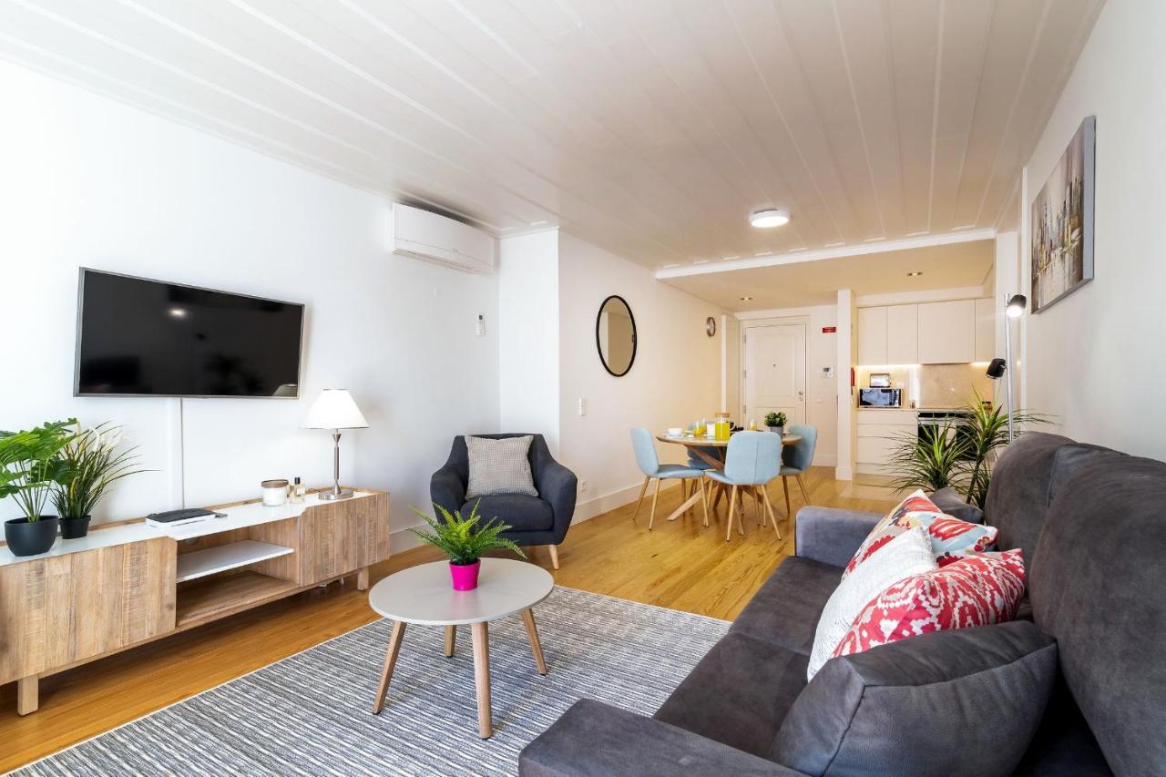 Amazing 1Bdr Apartment In Chiado By Lovelystay Lissabon Buitenkant foto