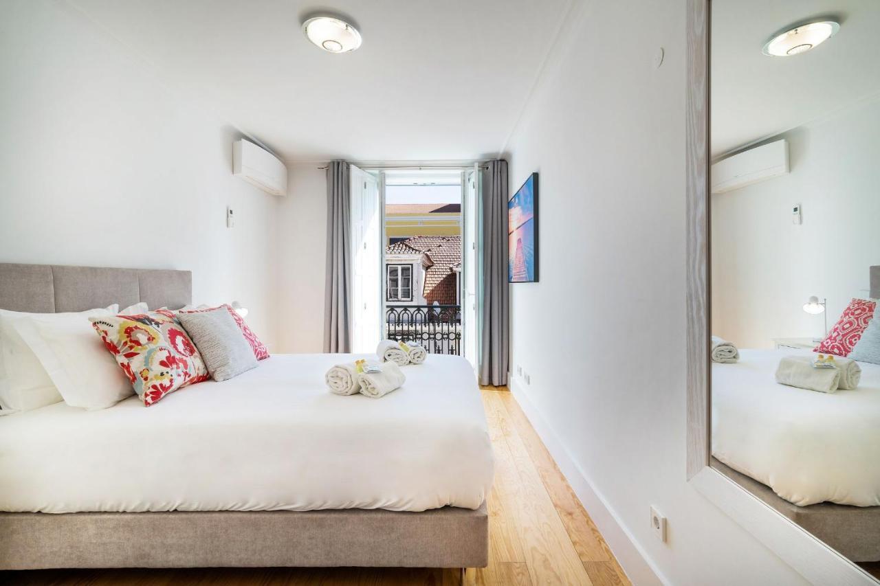 Amazing 1Bdr Apartment In Chiado By Lovelystay Lissabon Buitenkant foto