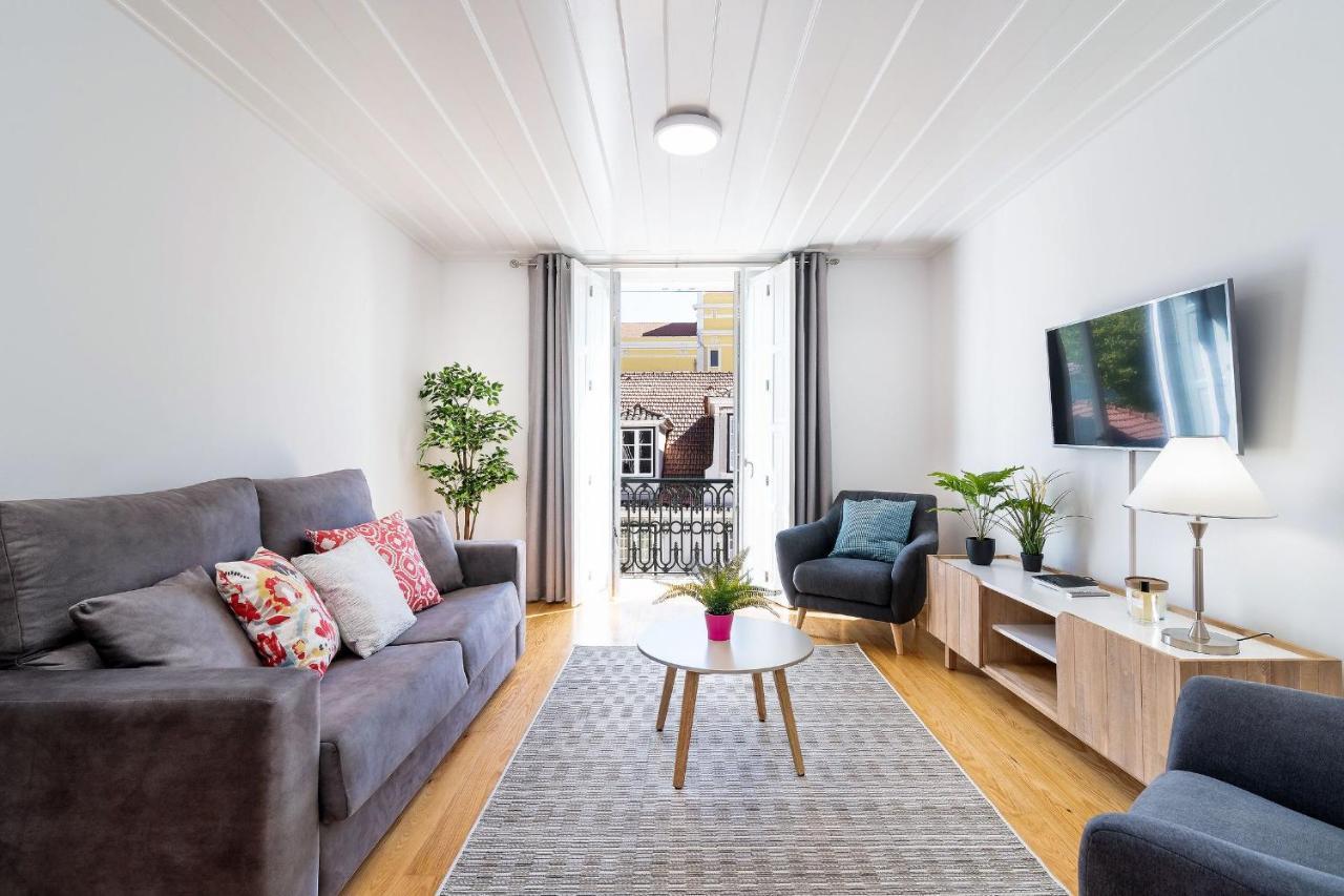 Amazing 1Bdr Apartment In Chiado By Lovelystay Lissabon Buitenkant foto